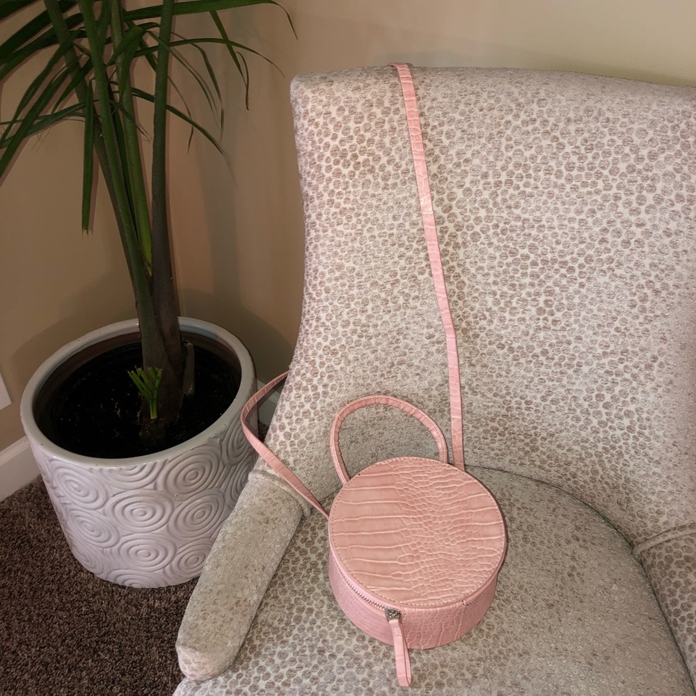 ‼️ SALE Grab Handle Round Croc Cross Body Bag 💅🏽 - Picture 1 of 6
